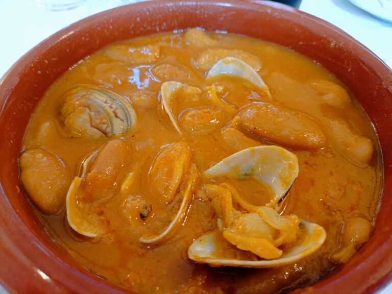 Judiones con almejas argentinas